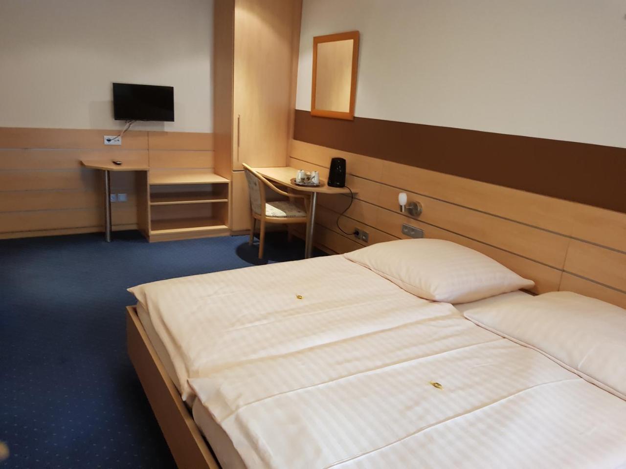 Hotel Habana Aalen Buitenkant foto